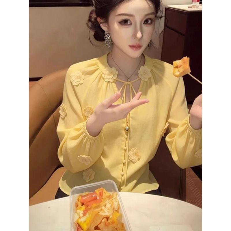 2026 Spring New Style Yellow Shirt, Stylish and Stunningly Beautiful, with a Unique Design and Three-Dimensional Floral Embellishments
