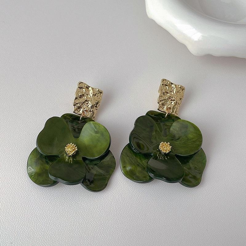 New Trendy Metal C-shaped Acrylic Flower Pendant Earrings for Women Vintage Coffee Petal Personality Earrings Jewelry