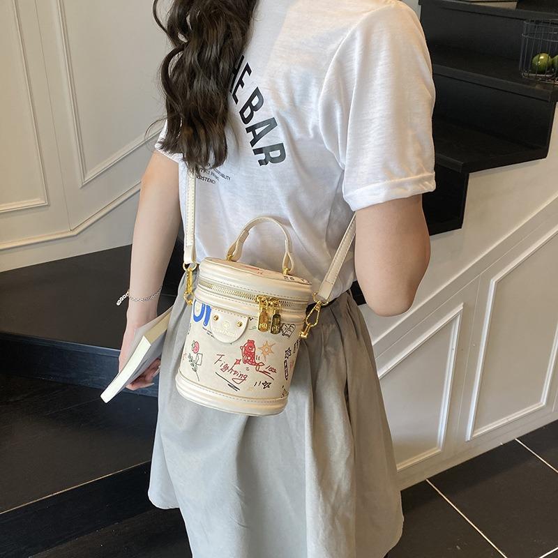 Мини-сумка нишевого дизайна с высоким чувством стиля, женская летняя новая модная сумка-мессенджер, портативная сумка-ведро