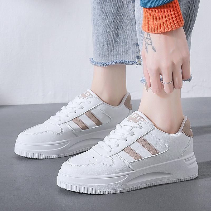 Autumn and Winter New White Shoes Female Students Flat Leather Casual Shoes Ins Fashionable Breathable Sports Board Shoes Female