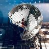Шлем для дискотечного шара с выдвижным козырьком, регулируемым ремешком на подбородке, блестящей зеркальной шляпой для дискотечного шара, светоотражающим шлемом для взрослых с декоративными дискотечными плитками