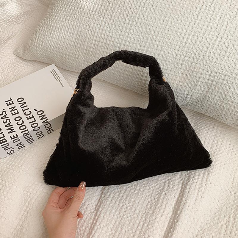 Женские сумки, плюшевые сумки, плюшевые сумки, нишевые сумки через плечо в иностранном стиле, модные и универсальные сумки подмышками