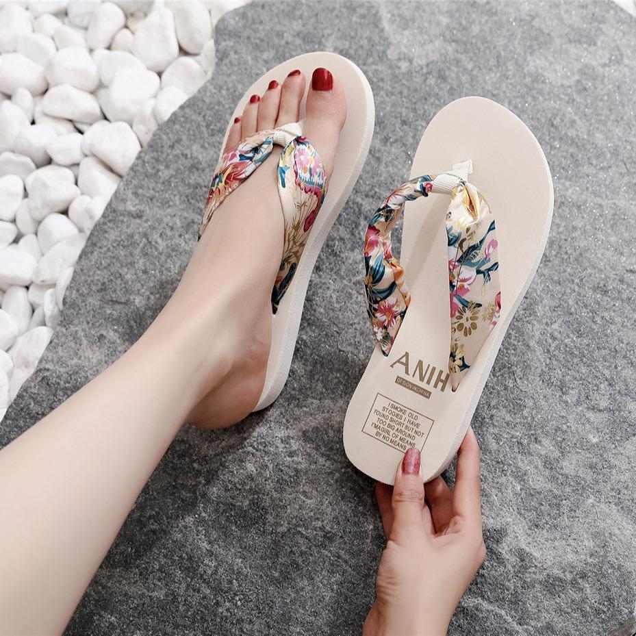 Новые модные женские шлепанцы, летние пляжные тапочки на платформе, повседневные босоножки на танкетке, летняя женская обувь