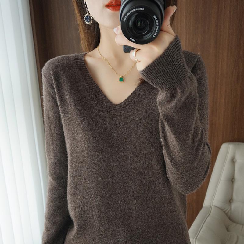 HNXC Spring Solid-color V-neck Knitted Base Layer, Slimming Sweater, Thin and Stylish Inner Layer