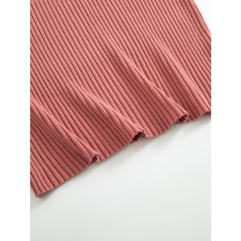 Осенний женский свитер с круглым вырезом и кружевной вязкой на талии