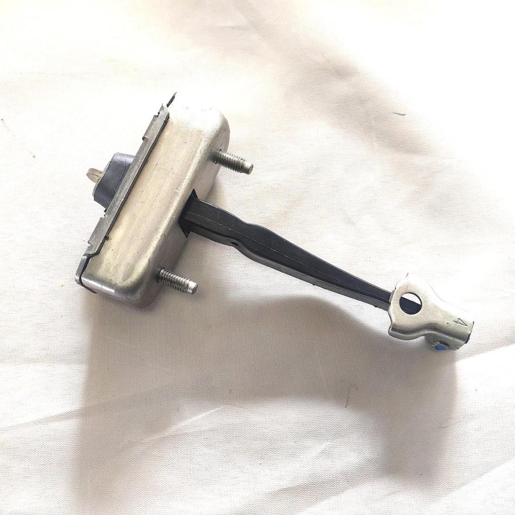 68610-06160 Ограничитель угла открытия двери Toyota Camry