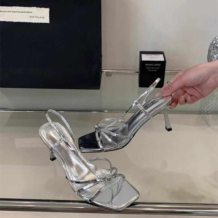 Французский темперамент тонкий каблук крутые тапочки туфельки феи 2025 новая летняя мода универсальные черные босоножки на высоком каблуке