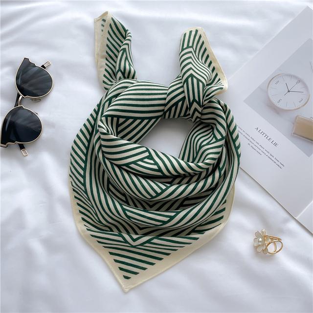 Дизайнерский велюровый квадратный шарф для женщин, шейный платок, галстук, модный маленький клетчатый шарф для волос на запястьях, новый платок, бандана 