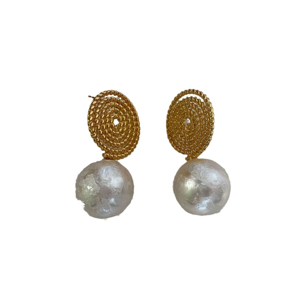 Французские серьги высокого класса Спиральное плетение из травы с хлопковыми жемчужинами Легкая роскошь Простые серьги-пусеты Женские