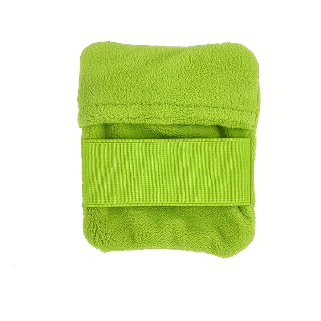 Beach Sand Removal Glove Outdoor Sand Cleaner Hand Tool for Removing Sand from Skin and Surfaces with Elastic Strap for Secure Fit