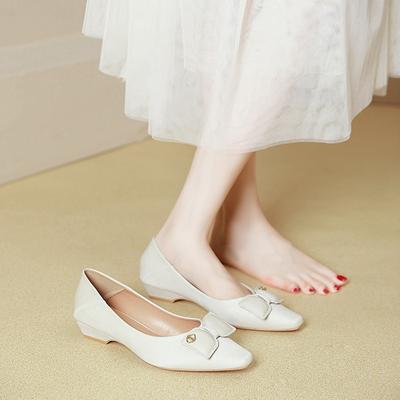 Женские туфли-лодочки на низком каблуке, новая женская обувь из мягкой кожи с открытым верхом, красные туфли, не утомляют, туфли с квадратным носком и толстым каблуком