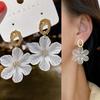 Прозрачные белые висячие серьги-цветы для женщин со стразами, шариками посередине, милые корейские новые украшения для ушей на пляжный отдых