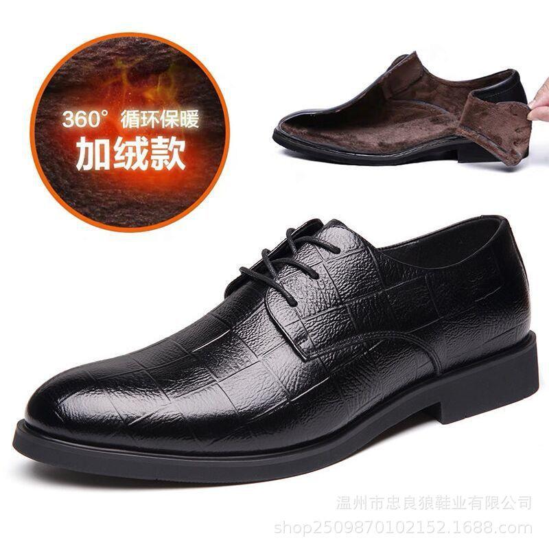 Новые кожаные мужские деловые кожаные туфли. Мужские повседневные универсальные теплые свадебные туфли с острым носком и внутренней частью.