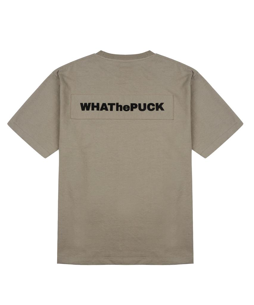 Песочная футболка с вышитой нашивкой WHATHEPUCK P