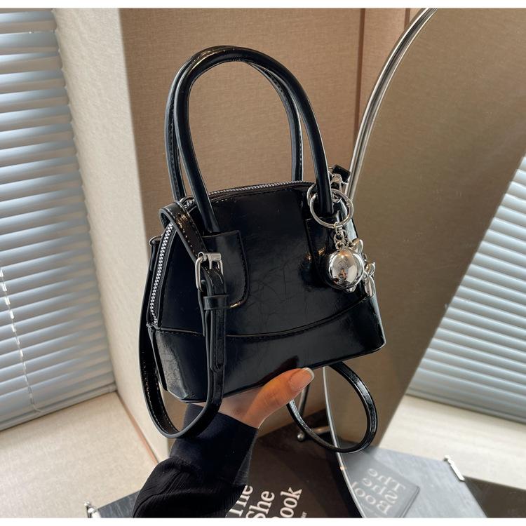 Женская сумка 2024 года, новая модная высококачественная осенняя универсальная сумка-мессенджер через плечо, популярная маленькая квадратная сумка