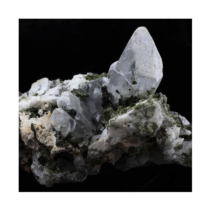 Pierres et Minéraux. Epidote + Quartz. 1965.0 ct. Le Cornillon, Bourg d'Oisans, France..