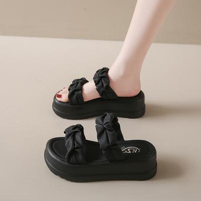 Крутые тапочки женские летние для улицы 2025 новые универсальные на толстой подошве-маффин для придания темперамента, в сказочном стиле, повседневные пляжные туфли