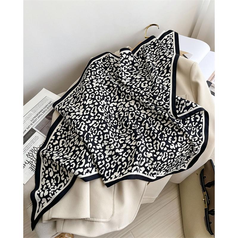 2025 Новая Мода Женский Треугольный Шарф Богемный Стиль Пейсли Дизайнер Длинная Лента Твиловый Шелк Шарфы Косынка Роскошь