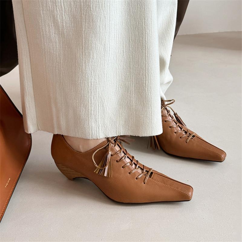 Модные новые весенне-летние женские туфли-лодочки из натуральной кожи для женщин, модные кисточки, кружево, квадратный носок, женская обувь, лоферы, женская обувь