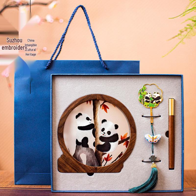 Китайский сувенир: Фигурка панды вышивка Сучжоу Подарок