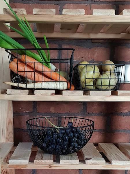 DECORATIVE BLACK WIRE METAL FRUIT BASKET