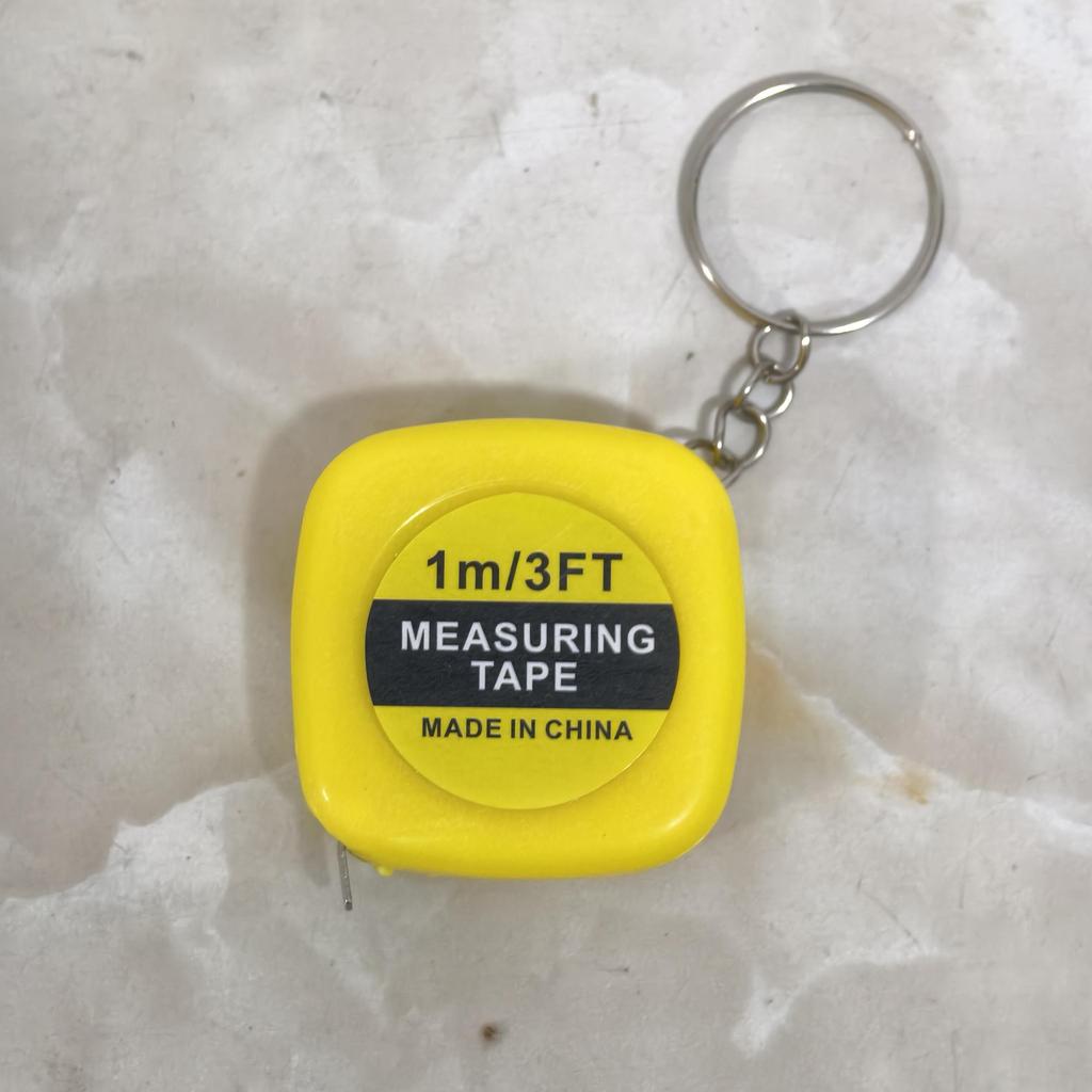 Маленькая измерительная лента, дешевая, удобная и легкая в переноске.