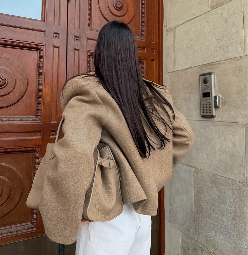 Европейский и американский осенне-зимний шерстяной костюм: Женское пальто кэжуал с широким лацканом класса люкс