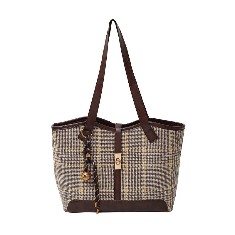 Шерстяная модная сумка-тоут: Вместительная наплечная сумка для осени/зимы 2024