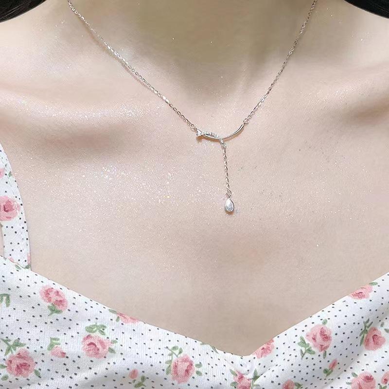 Curved Tassel Water Drop Necklace for Women's New Light Luxury Niche Design Simple