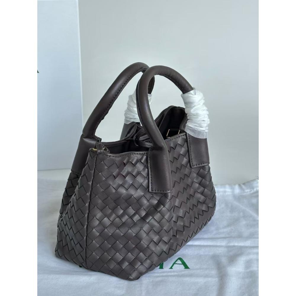 2025 Светлая роскошная трансграничная плетеная женская сумка-тоут из коровьей кожи, мамина сумка для покупок, премиальная женская сумка-мессенджер для commuters