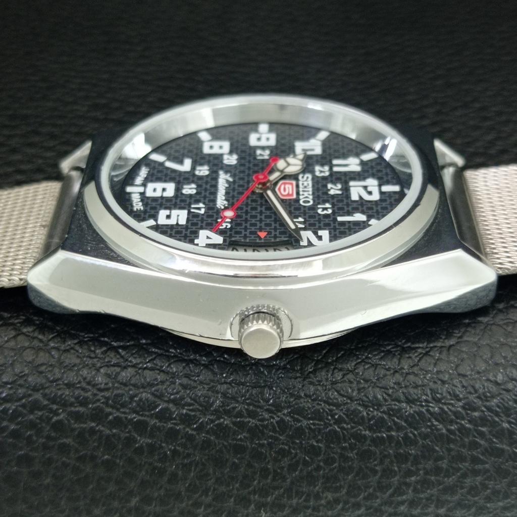 АВТОМАТИЧЕСКИЕ ВИНТАЖНЫЕ ОТРЕМОНТИРОВАННЫЕ МУЖСКИЕ ЧАСЫ SEIKO 5 ЯПОНИЯ ЧЕРНЫЙ ЦИФЕРБЛАТ a443855-1