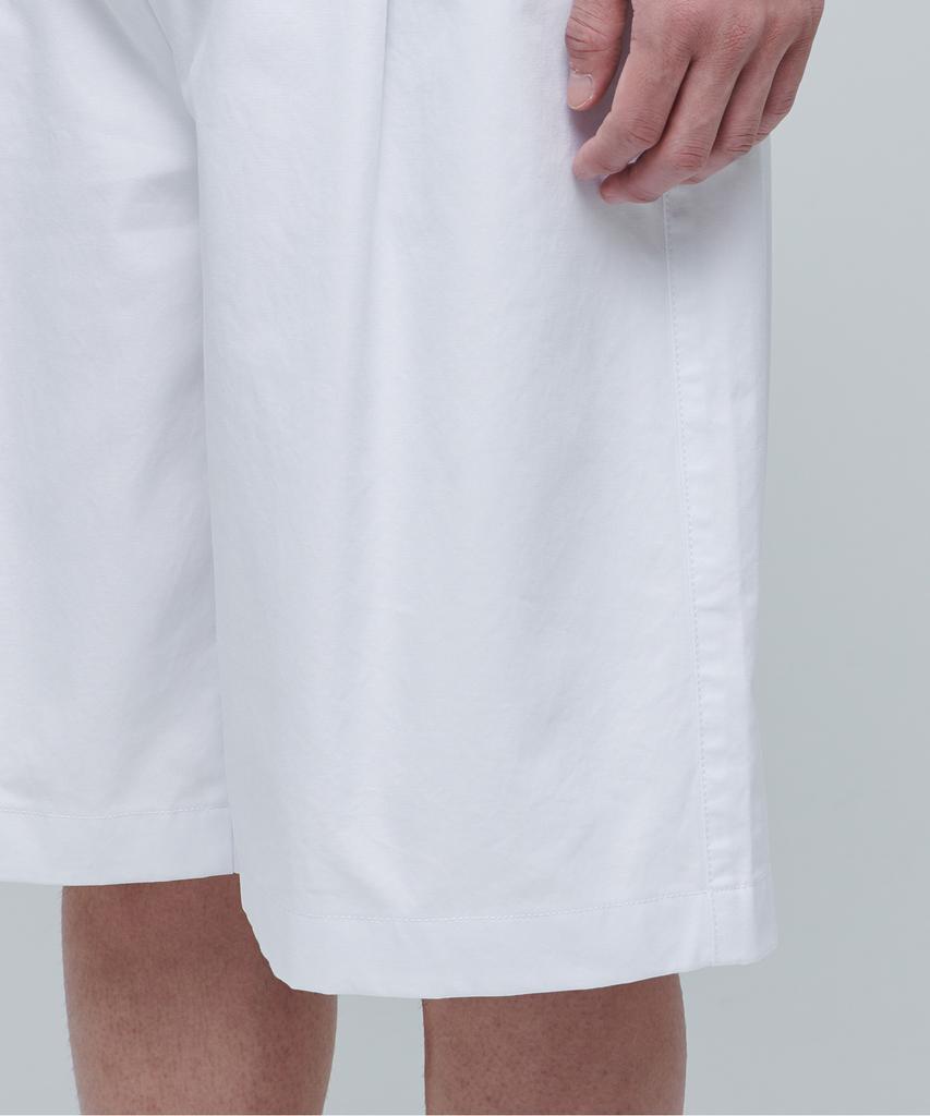 MUSINSA STANDARD Cotton Wide Bermuda Shorts [White]