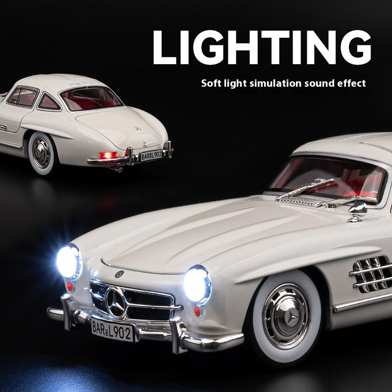 Масштаб 1/24 Классический автомобиль Benz 300SL Металлическая литая модель автомобиля со звуком и светом Коллекционирование Хобби Настольное декоративное украшение Подарок