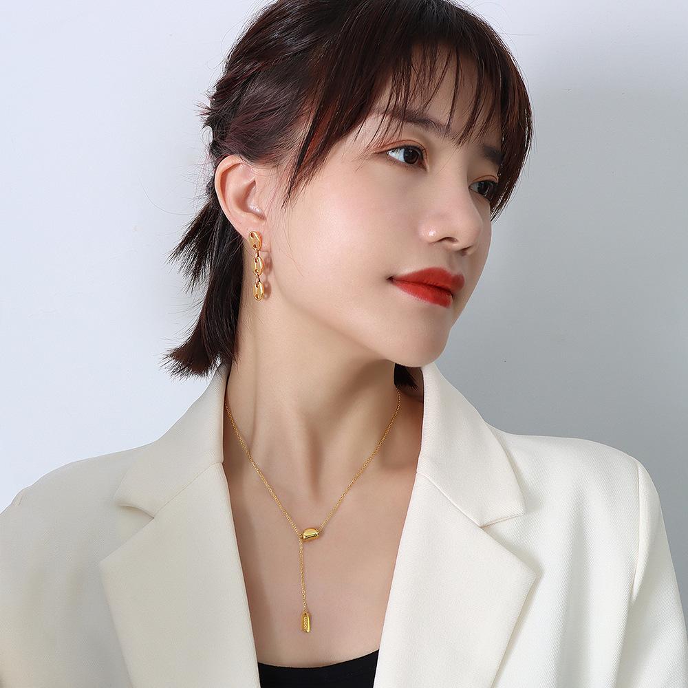 Marka French Wind Necklace Titanium Steel Plated 18K Gold Small Golden Bean Fringed Lucky Long Pendant Jewelry Women