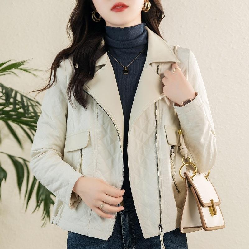 Бархатное и утолщенное пальто для женщин. Короткое осенне-зимнее новое хлопковое пальто с маленькой фигурой. Хлопковое пальто, маленькое хлопковое пальто, уменьшающее возраст.