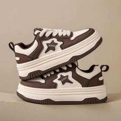 Маленькие белые туфли женские весна-осень новые модные на толстой подошве универсальные с кожаной поверхностью повседневные кеды