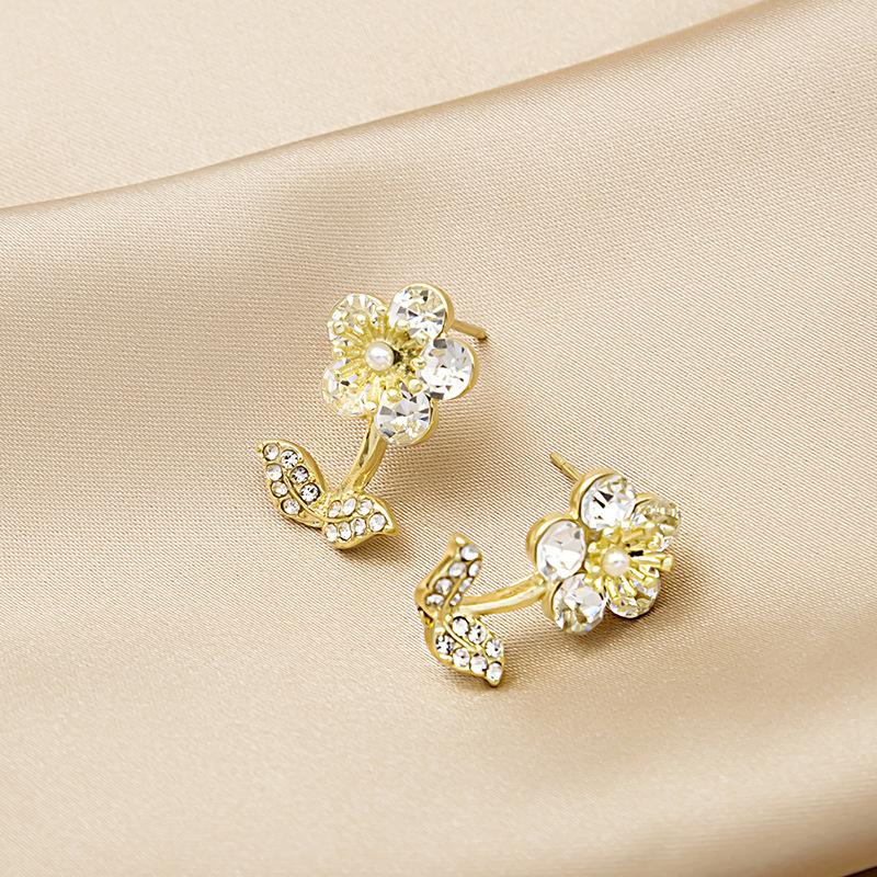 Fashion White Flower Earrings for Women Trendy Crystal Acrylic Pearl Long Tassel Drop Earrings Temperament Party Gift Jewelry