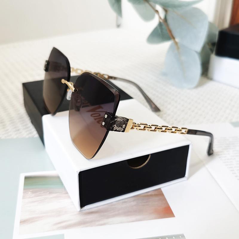 Модные повседневные ультралегкие солнцезащитные очки Женские элегантные цепочки для глаз Высокое чувство Минималистичный стиль Деловые солнцезащитные очки Женские