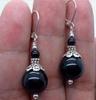 Модные висячие серьги из стерлингового серебра с черными бусинами