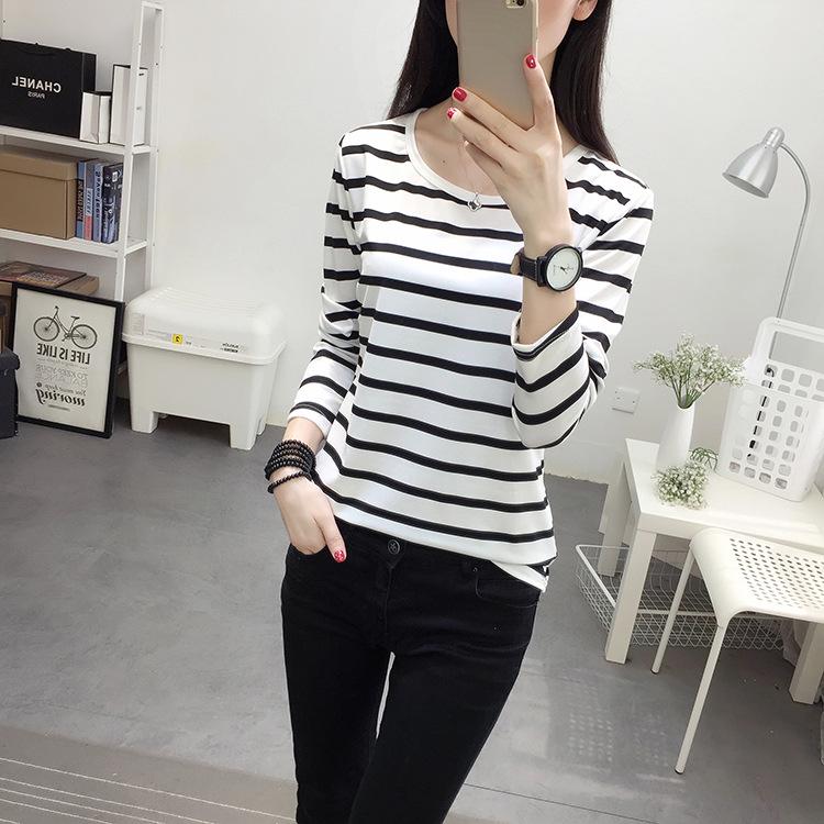 Женская облегающая полосатая футболка с длинными рукавами — идеальный вариант для весны и осени