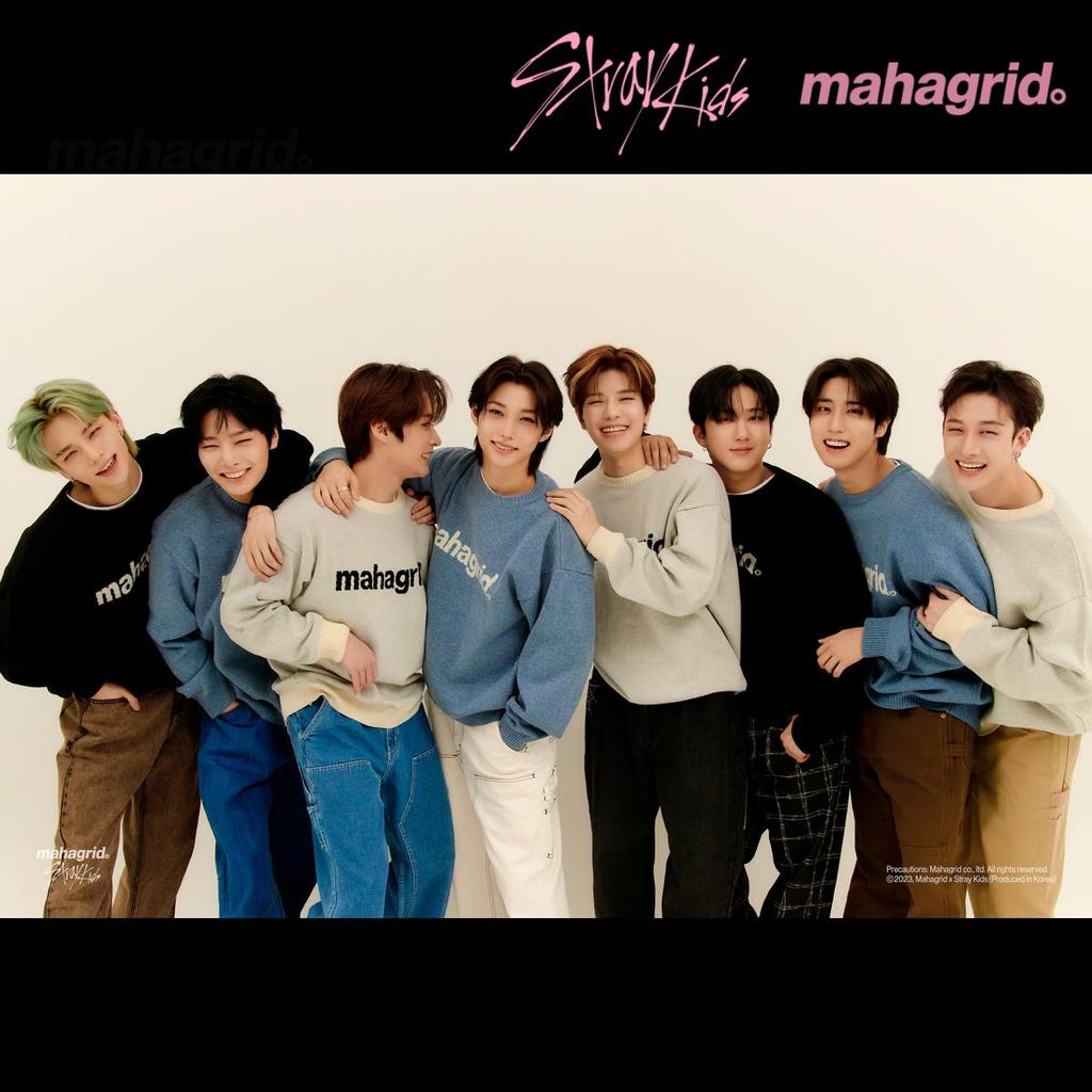 Stray Kids Коллаборация Stray Kids и Mahagrid, ТРИКОТАЖНЫЙ СВИТЕР С ЛОГОТИПОМ BASIC