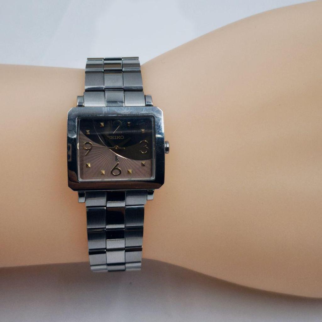 [USED] Working Seiko Lucia Square Watch with 8 Batteries and Genuine Strap