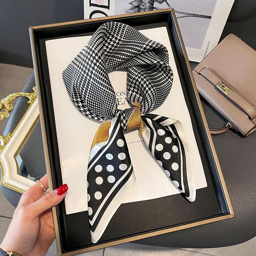 Luxury  Women Mulberry Silk Scarf Fashion Pattern Design Square Scarves Bandanna Wraps Decoration Hairband