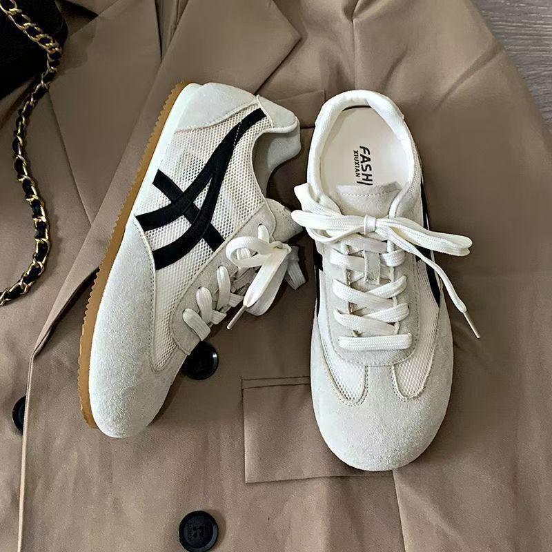 Сетчатые дышащие немецкие тренировочные туфли женские осенние новые легкие студенческие универсальные на плоской подошве повседневные спортивные кеды