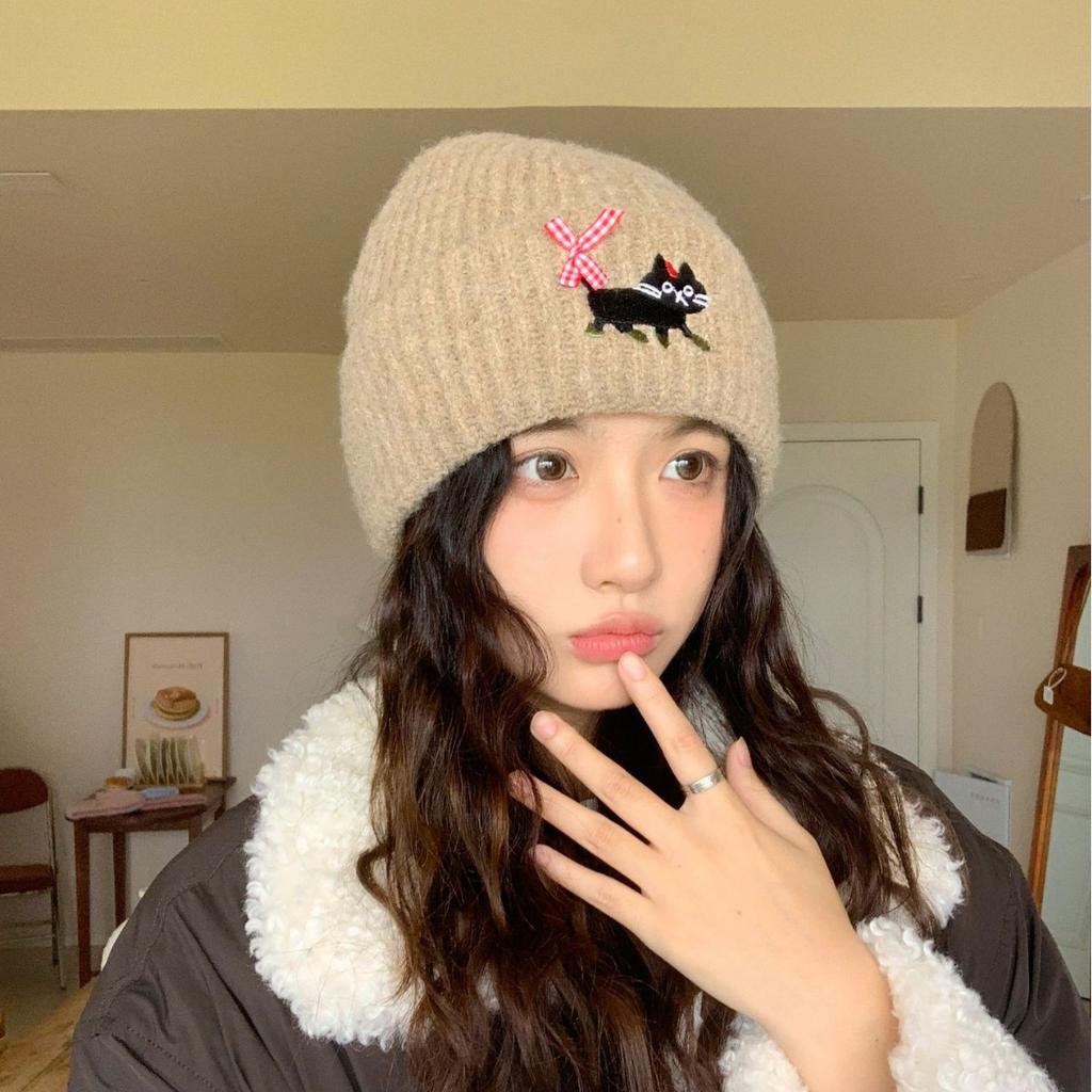Warm waxy kitten bow versatile embroidered knitted wool hat showing face small cold hat autumn and winter new trend ear protector