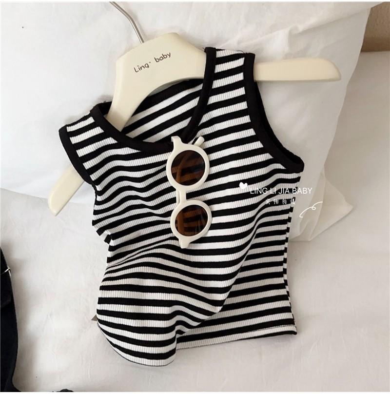 Stylish Summer Girl's Outfit Set Featuring Bow Tie Knit Vest And Frilled Denim Shorts