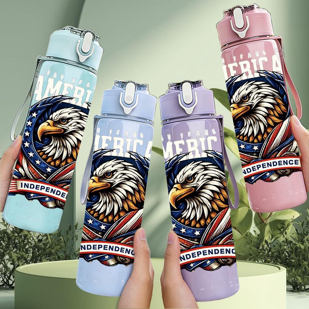 1PC Eagle American Flag Badge Print 750ml Color Plastic Sports Water Bottle Leakproof Flip Straw Lid Suitable for Sports Office Home Use