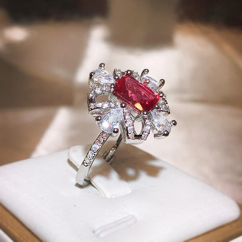 Женское открытое кольцо с подвеской в форме цветка и квадратным цирконием «Daisy Diamond» от Senior Sense of Fanta Princess