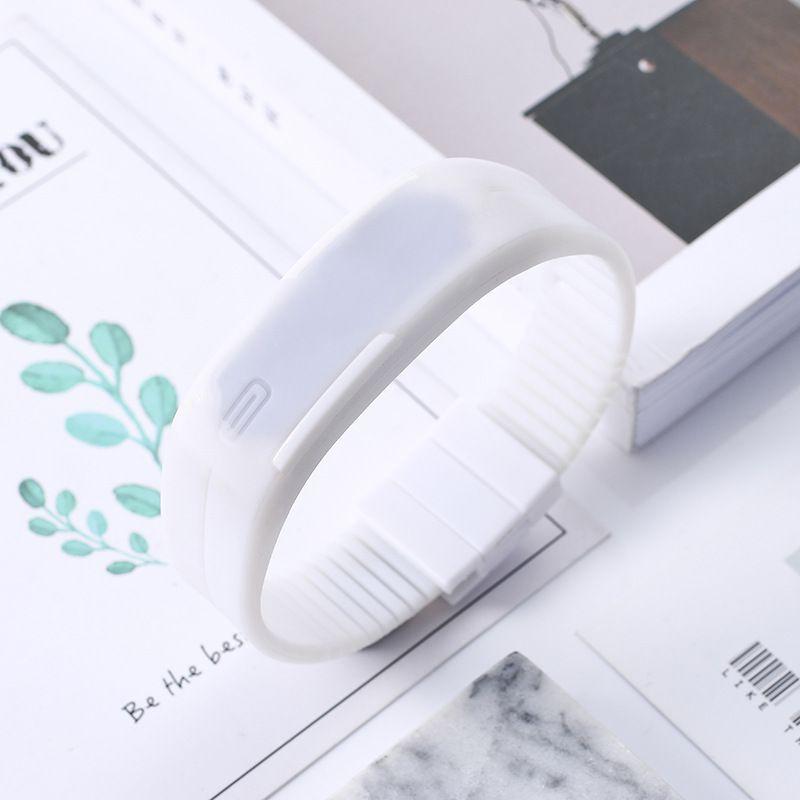 Стильные детские цифровые светодиодные силиконовые часы с регулируемым ремешком и прямоугольным циферблатом