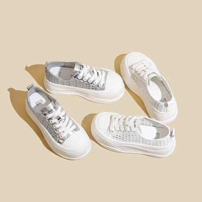 Маленькие белые туфли на толстой подошве с увеличением высоты для женщин, летняя новинка 2025 года, маленькие туфли с увеличением высоты, легкие, плетеные, с полыми вырезами, на подошве-маффин, повседневные